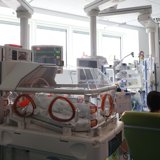 Grazie a Feralpisalò i prematuri nati in Poliambulanza possono ascoltare la voce della mamma all’interno della termoculla