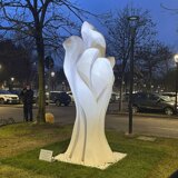 “Eco di un Abbraccio”, la statua realizzata da Franco Ghirardi donata a Fondazione Poliambulanza