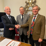 Firma dell’accordo a sostegno del centro di radioterapia Guido Berlucchi: una collaborazione consolidata al servizio dei pazienti oncologici del territorio 